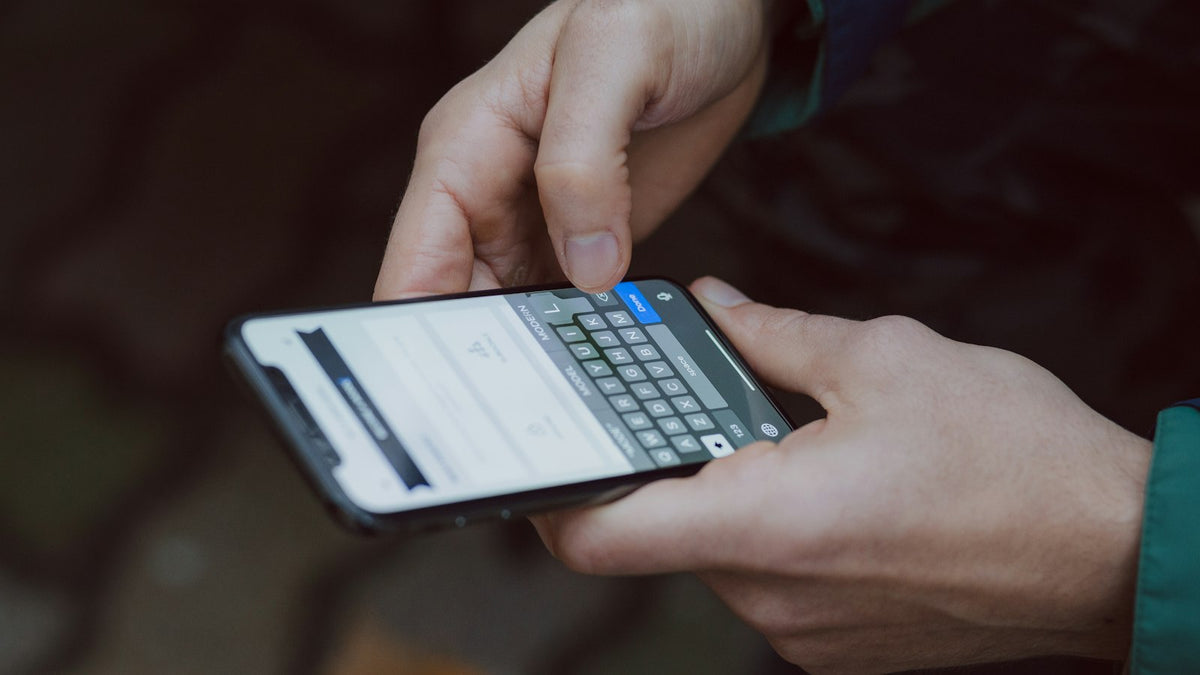 Person chatting on a smartphone with an online store